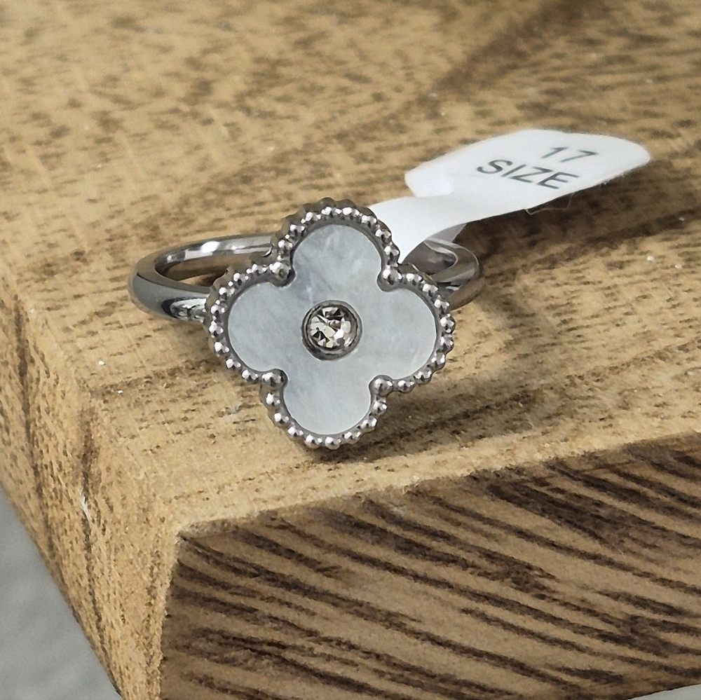 Elegant White Stainless Steel Clover Ring - Size 7 - Picture 2 of 3